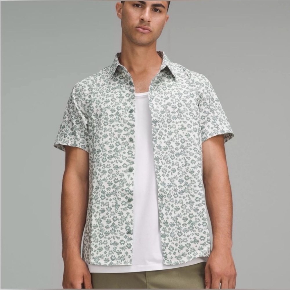 Lululemon Men’s “Airing Easy” Short Sleeve Shirt Floral Print